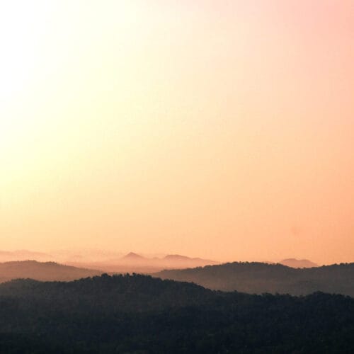 Collines au Coucher de Soleil