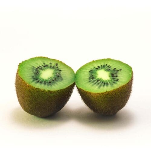 Deux moitiés de kiwi