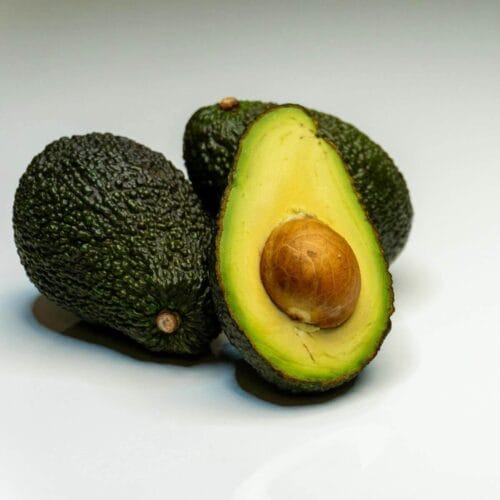 Avocat coupé en deux