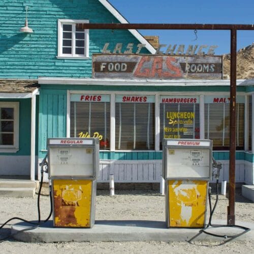 Vieille Station-Service dans le Désert