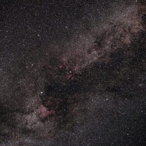 Nébuleuse étincelante dans l'espace profond