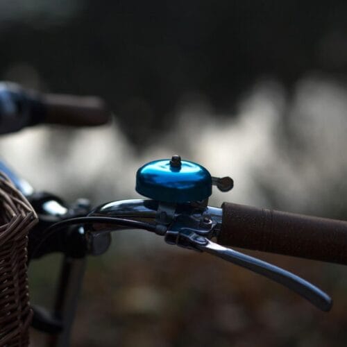Cloche de vélo bleu éclatant