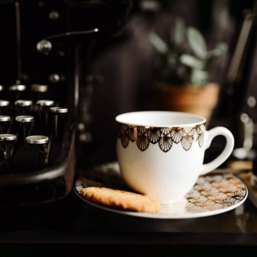 Tasse de thé avec décoration vintage