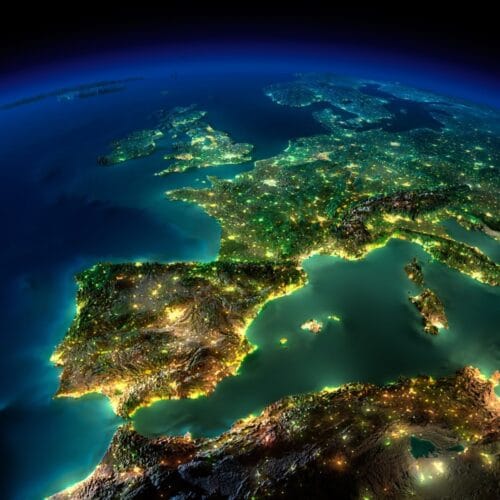 Vue nocturne de l'Europe depuis l'espace
