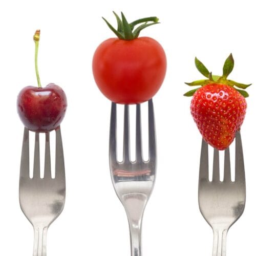 Élégance des fruits sur des fourchettes