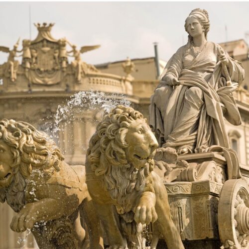 Fontaine historique avec lions majestueux