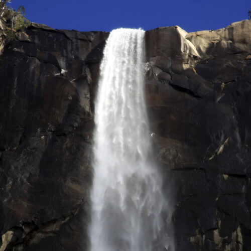 Chute d'eau impressionnante